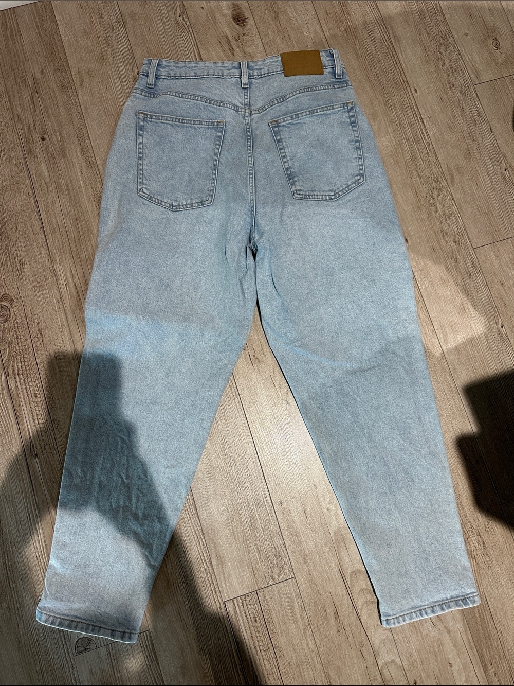 H&M High-Rise Light Blue Mom Jeans - Picture 2 of 4